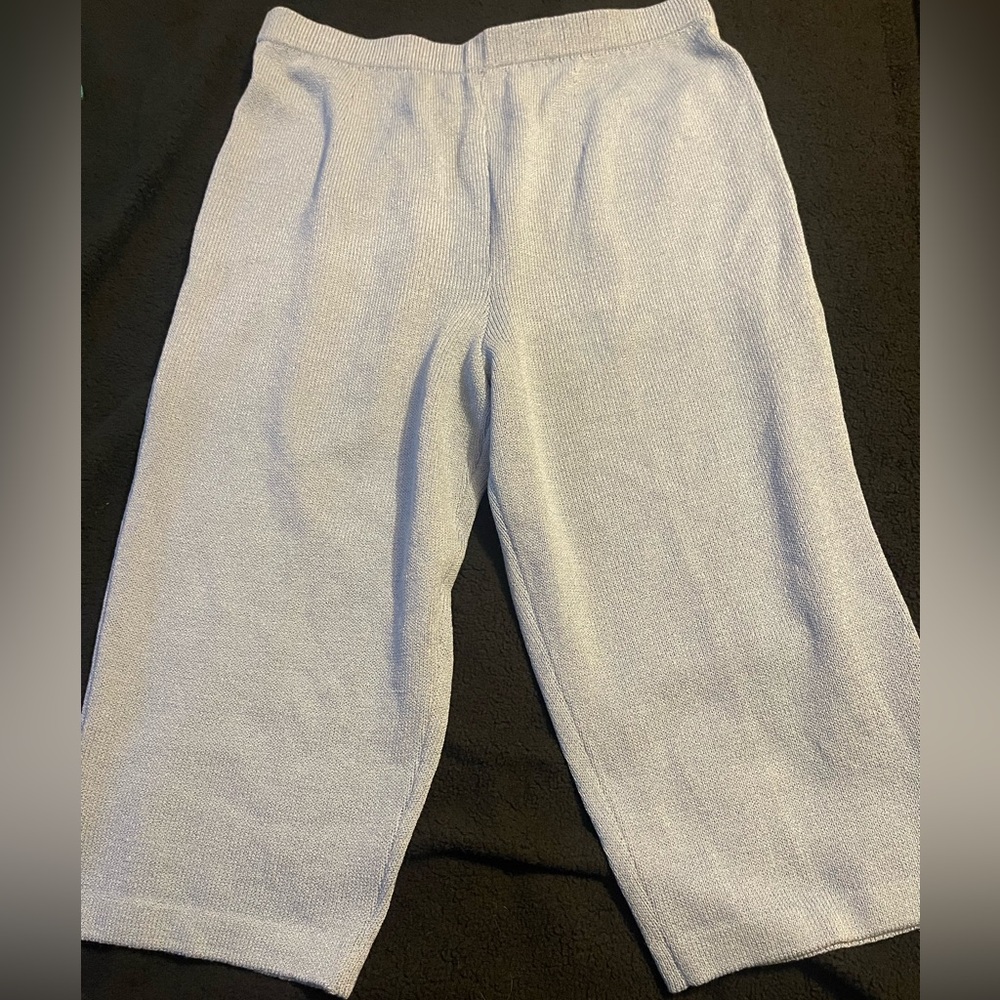 St. John Collection vintage women’s light blue knit capris size 12